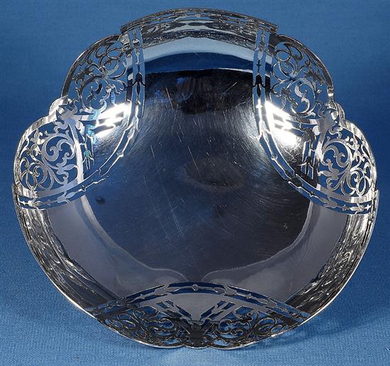 A George V pierced silver fruit bowl, by Walker & Hall, Height 109mm Weight 12.8ozs/400grms.